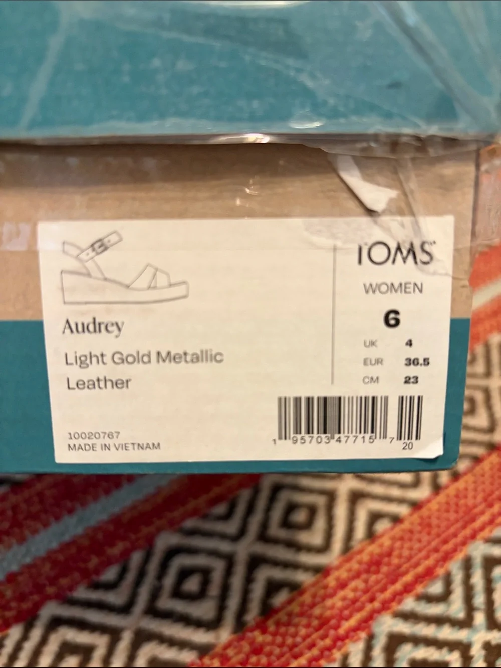 TOMS Audrey Light Gold Metallic Wedge Sandals Espadrilles Size 6. NIB